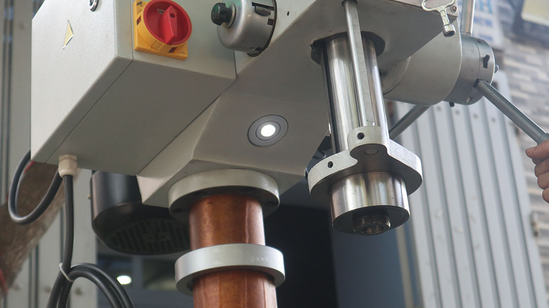 Máy khoan bàn ZB5032G